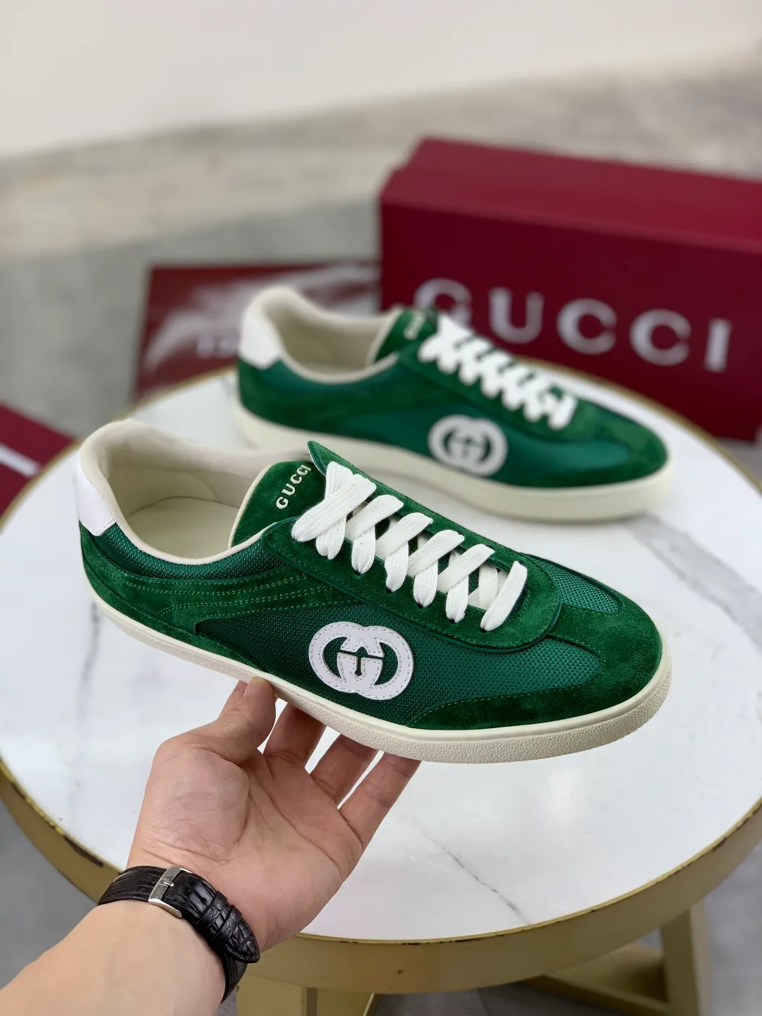 Men's shoes 💰P562 New GUCCI classic design moral training element catwalk model, matching version of top quality moral training shoes for men and women. Epoxy logo process is concave and convex, matching oil edge technology, punched cowhide cloth surface, suede cowhide surface splicing, breathable and not stuffy, the original overlasted shoe model is comfortable on the feet.  Fabric: Matched leather + cloth + mesh Lining: Water-dyed sheepskin Foot: Water-dyed sheepskin Outsole: Original molded TP matching environmentally friendly material Packaging: Top counter full set of packaging Female 35-42 (Female 41.42. Customized) Male 39-46 (46 customized)